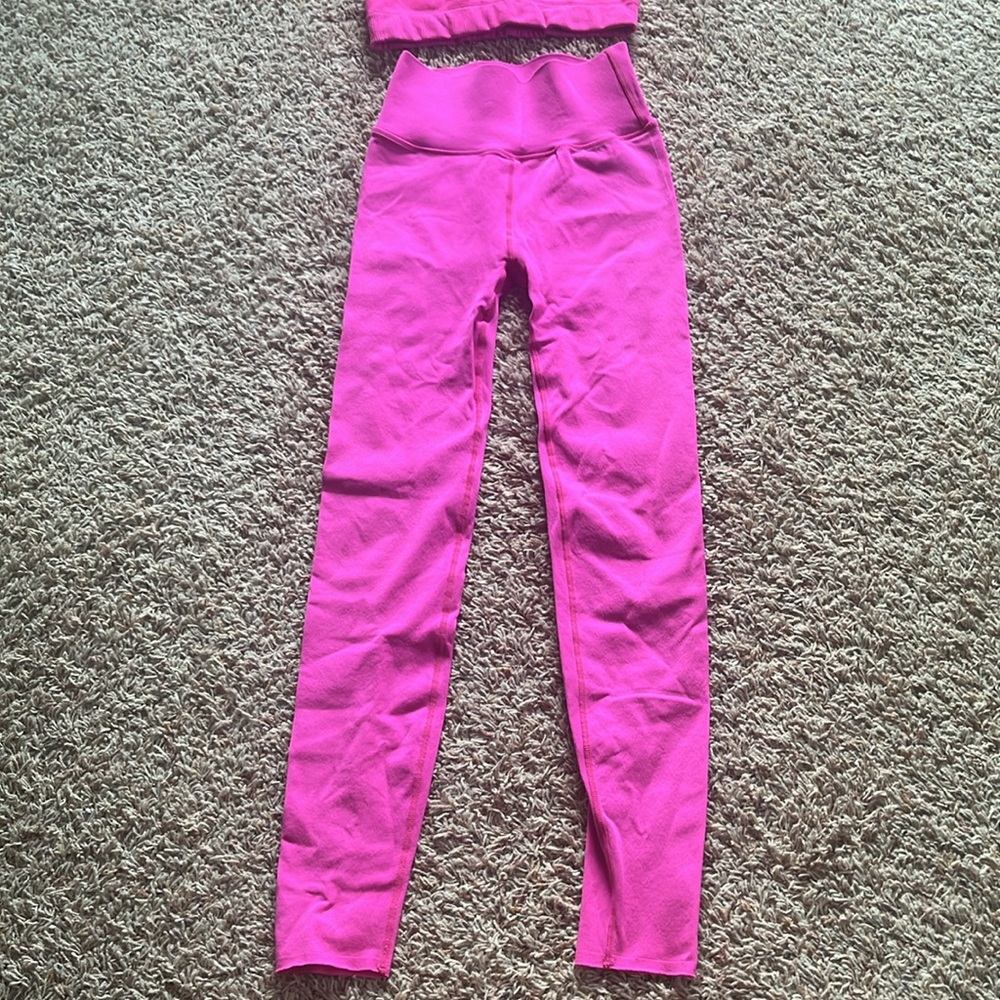 Pink Fabletics workout set - Picture 2 of 4